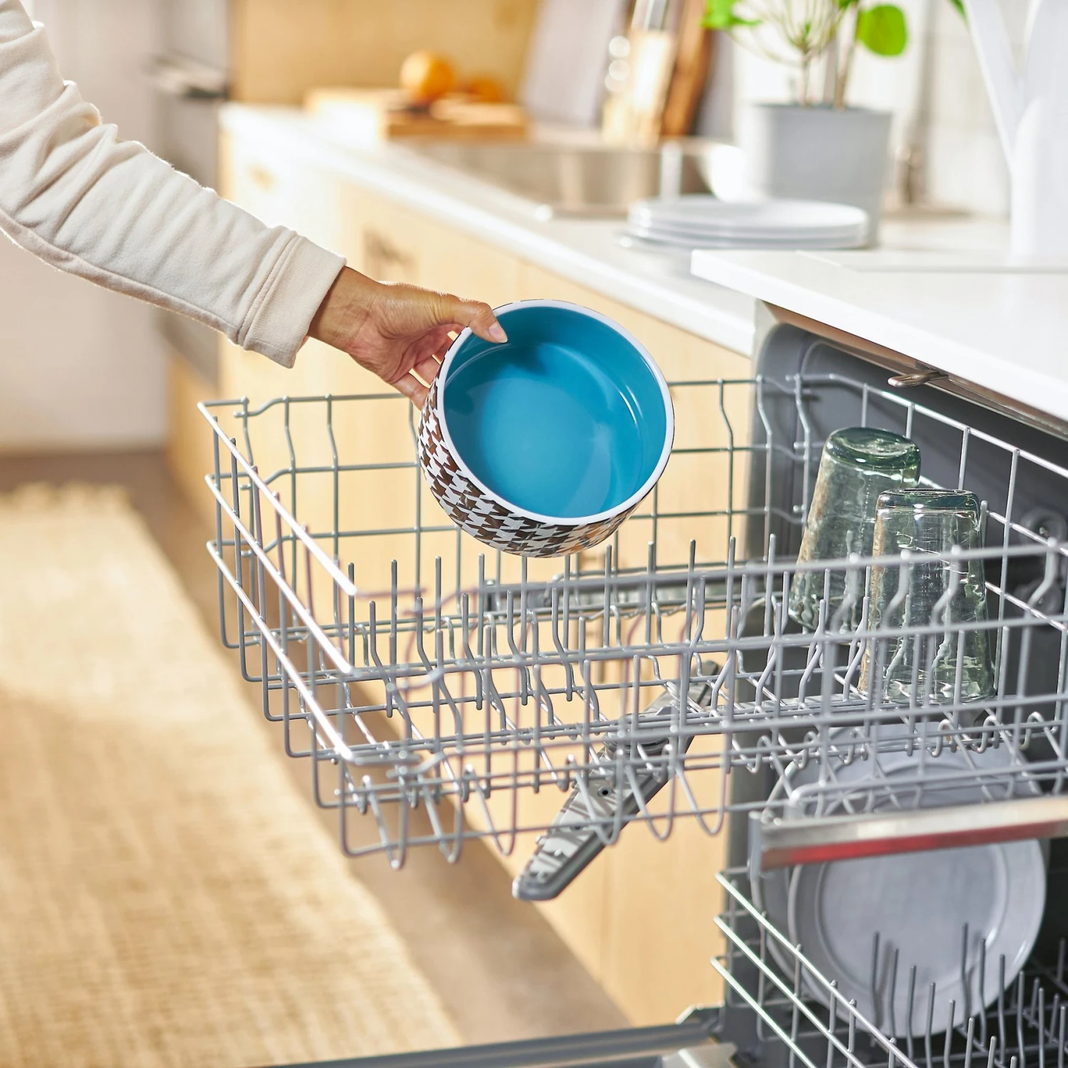 Frisco Houndstooth Non-skid Ceramic Dog Bowl 6 Frisco Houndstooth Non-skid Ceramic Dog Bowl - Image 6